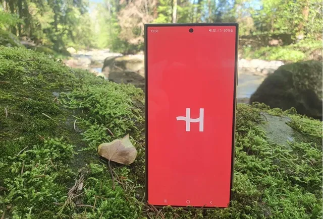 Holafly app on our test phone during eSIM installation